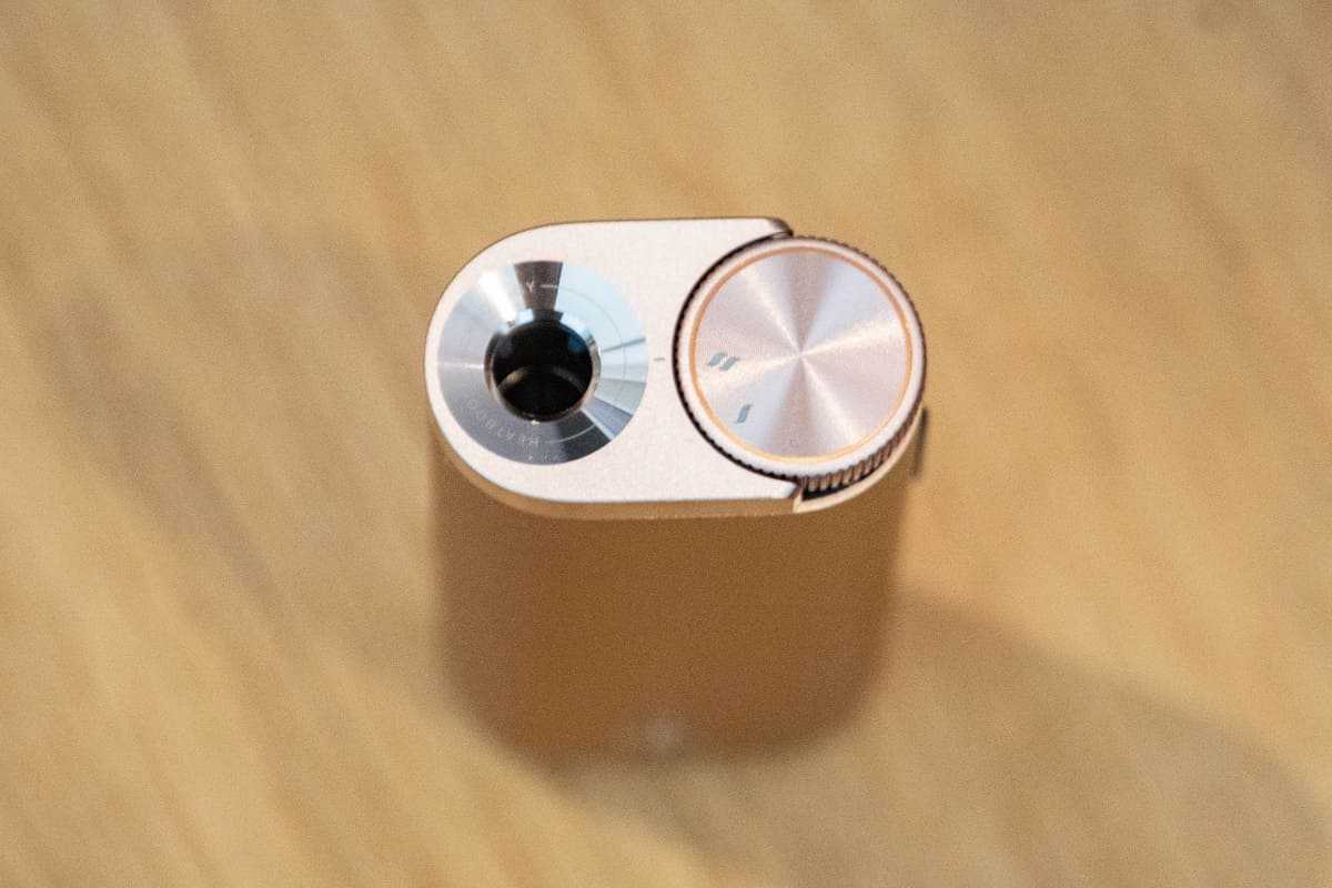 モードはデバイス上面のTASTE SELECT ダイアルで選択する