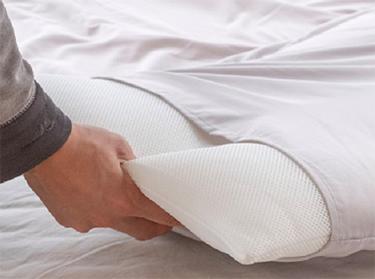 ポケットから素材を抜いて高さ調節可能