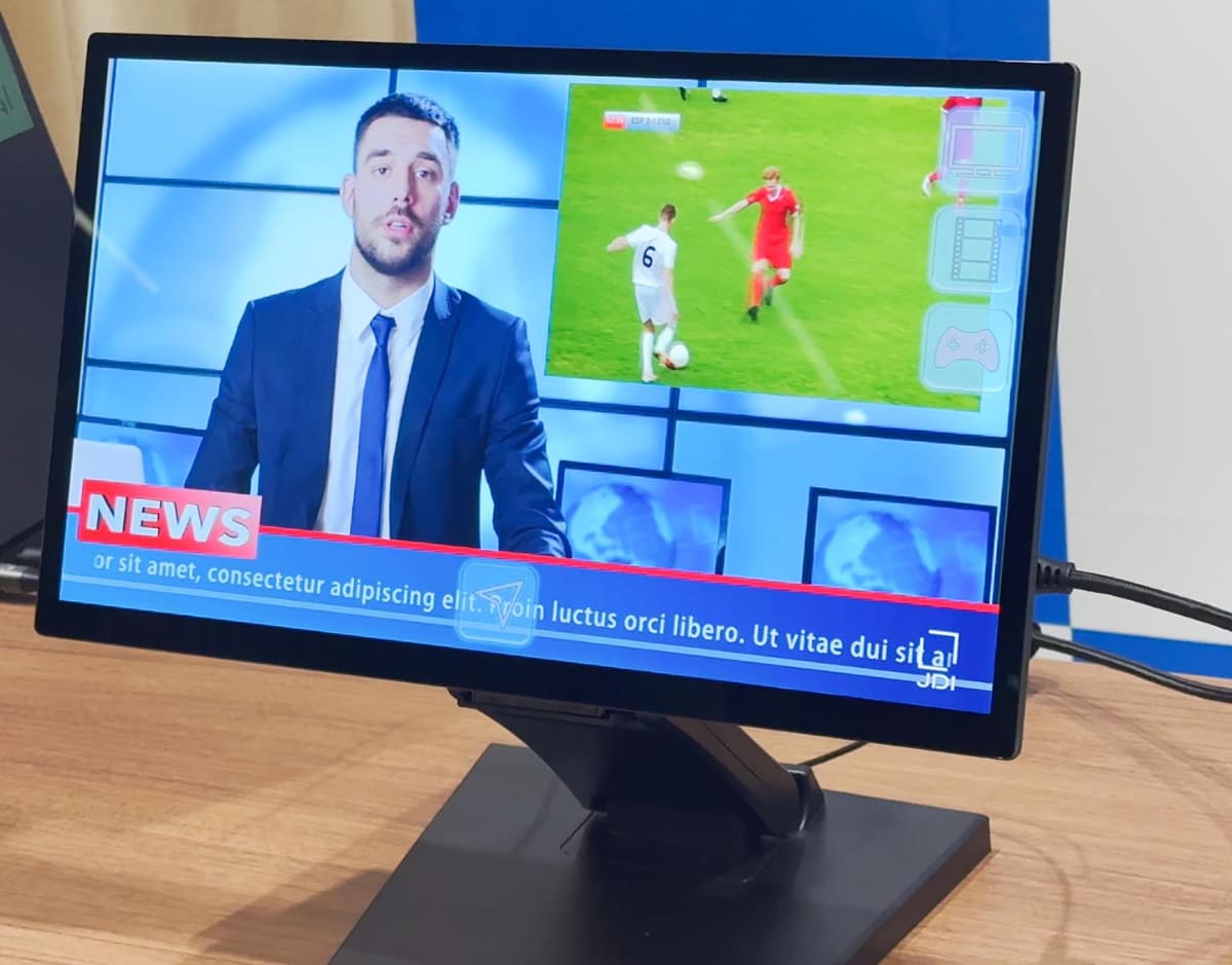 2VD搭載のディスプレイ。一方向から見たら、まったく普通のディスプレイにしか見えない