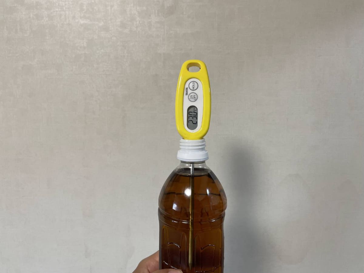 3時間後、裸のままで置いておいた方は「23.0℃」