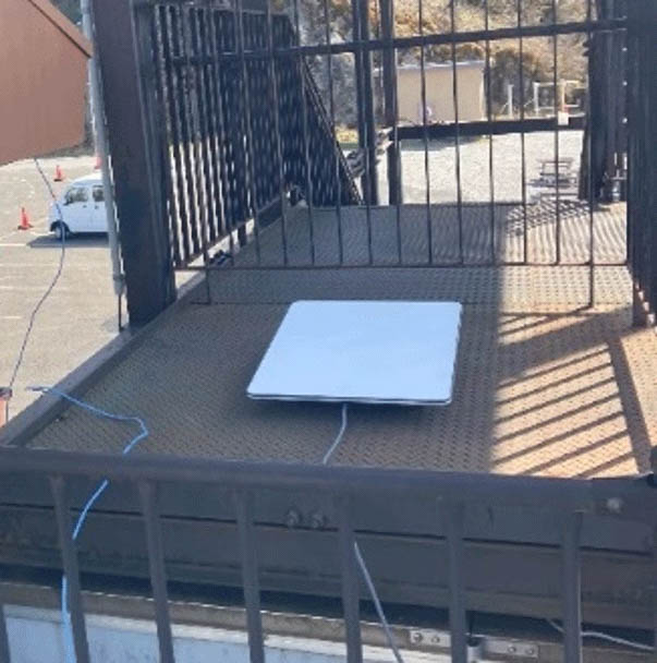 「Starlink Business」アンテナ(展望階段)