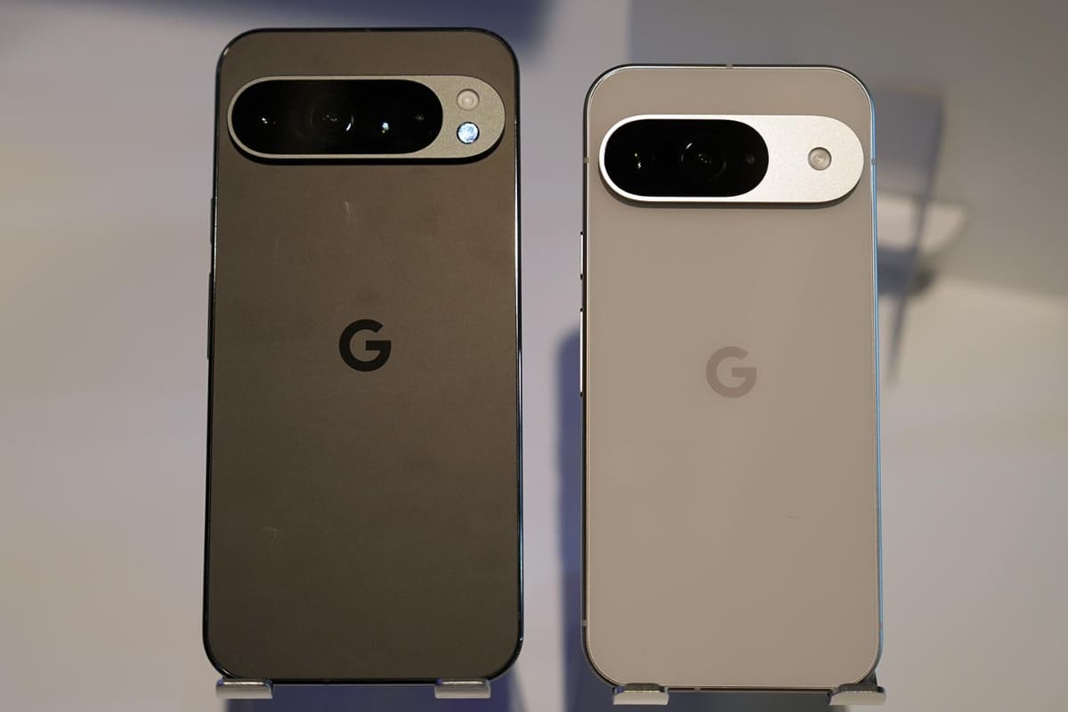 Pixel 9 Pro XL(左)とPixel 9 Pro(右)