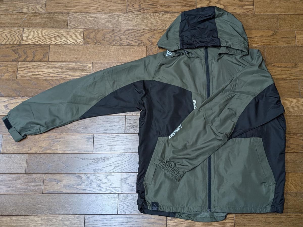 今回購入したのは「WindCore耐久撥水シェルジャケット(WZ1950)」のダークグリーン。ポリエステル素材で撥水性があります