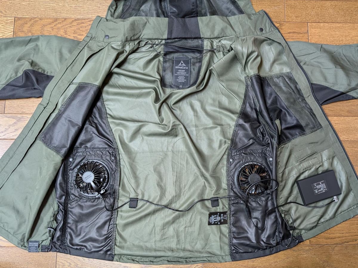 装着完了。バッテリーは内側のポケットに入れて使います