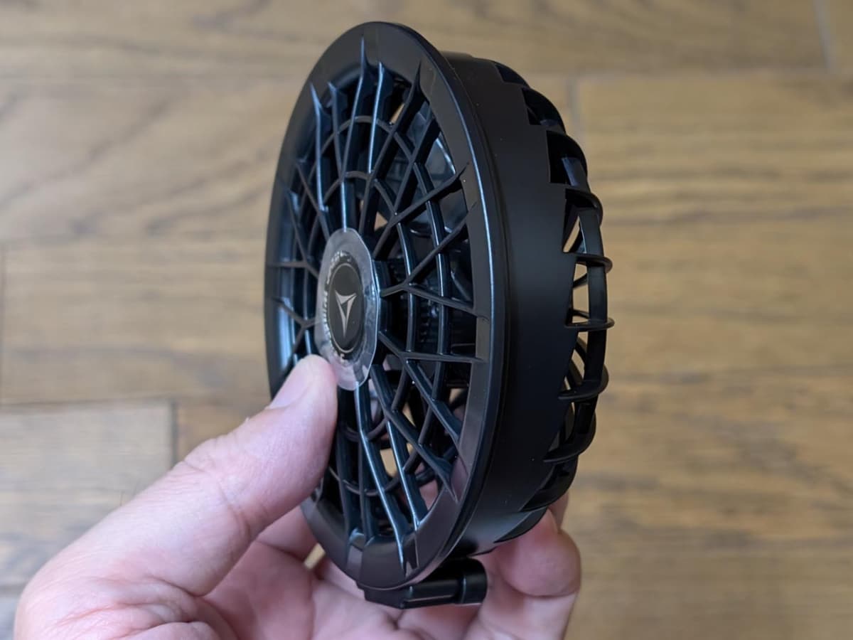 ファンはかなりの厚みがありますが、運転が始まりウェアが膨らむと気にならなくなります