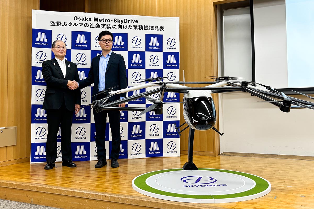 左からOsaka Metro 代表取締役社長 河井英明氏とSkyDrive 代表取締役 CEO 福澤 知浩氏(画像提供：SkyDrive)