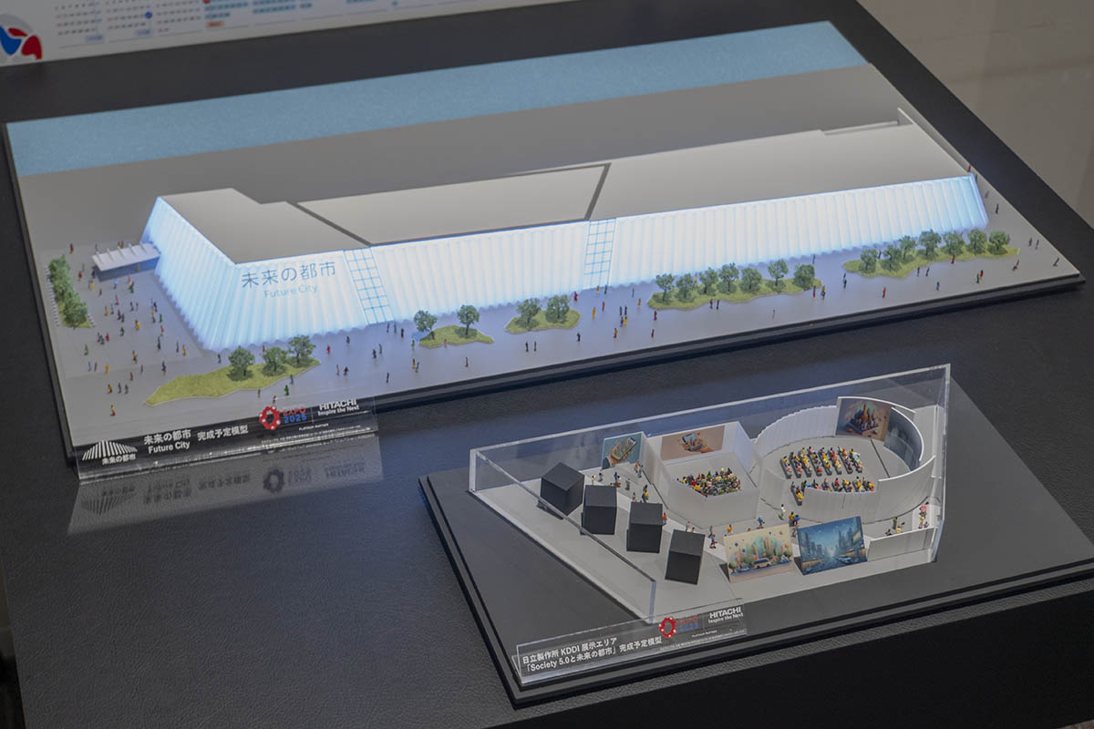 展示エリアおよび未来の都市の模型