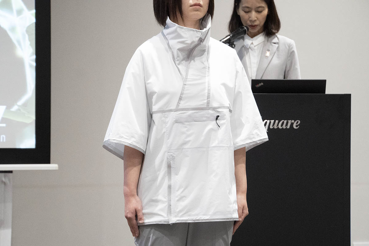 ブースアテンダントのユニフォーム