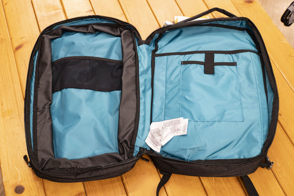 メインコンパートメントはスーツケースのように大きく開き、荷物の出し入れも簡単にできる