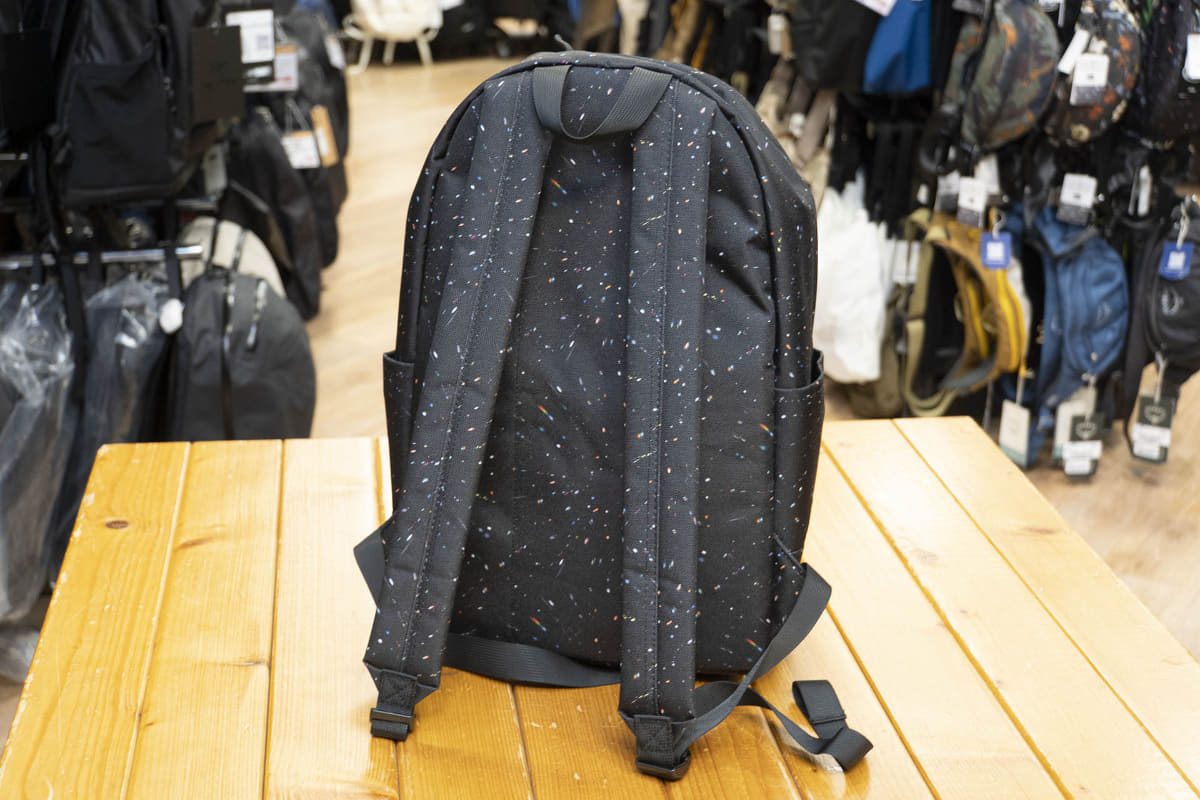 背面はとてもシンプル