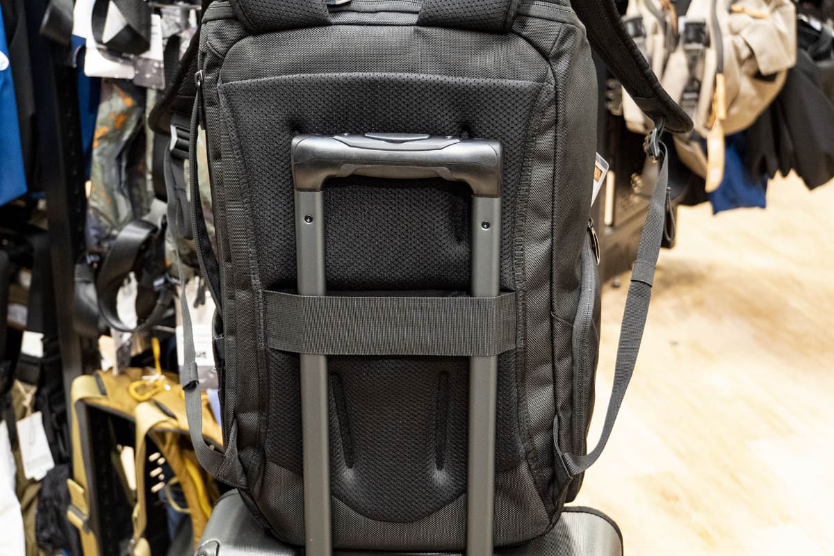 スーツケースに取り付けられるので移動もスムーズ