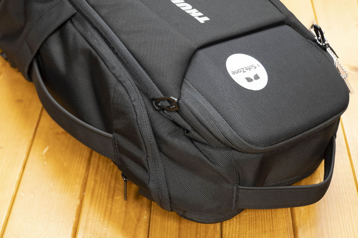 上部だけでなく側面にもハンドルをレイアウト