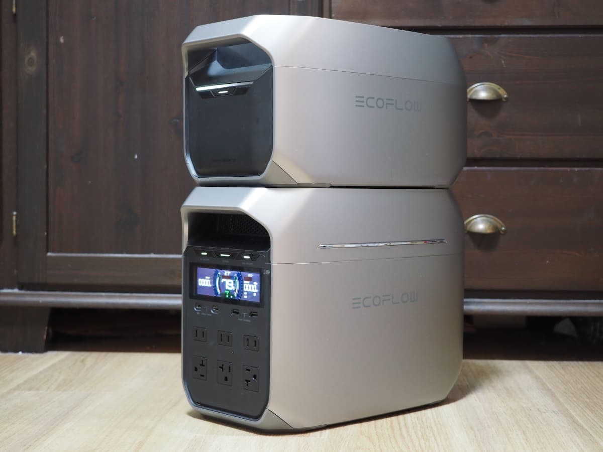 「<a href="https://www.ecoflow.com/jp/delta-3-series-portable-power-station">DELTA 3 Plus</a>」に「DELTA 3専用エクストラバッテリー(1kWh)」を重ねたところ