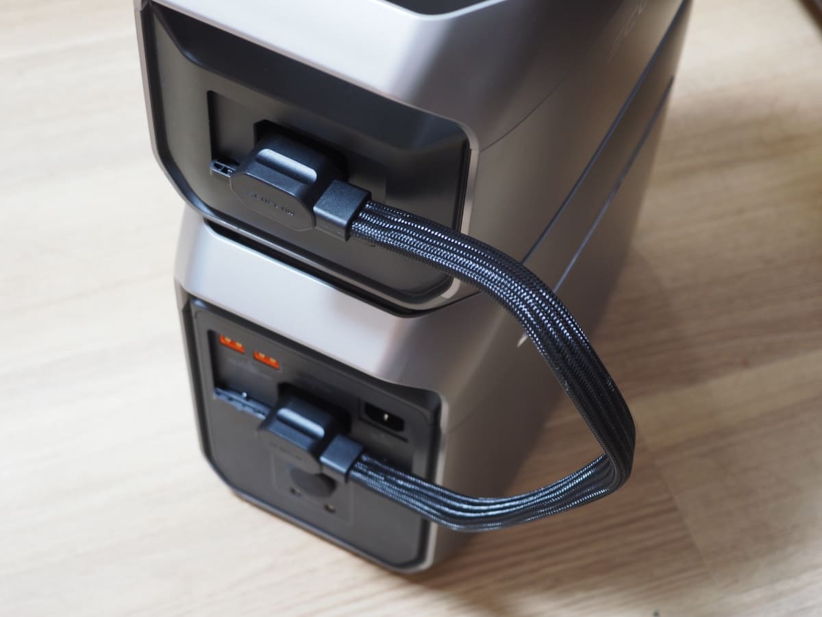 付属のケーブルで両機をつなげるだけで、設定などは不要で使い始められる