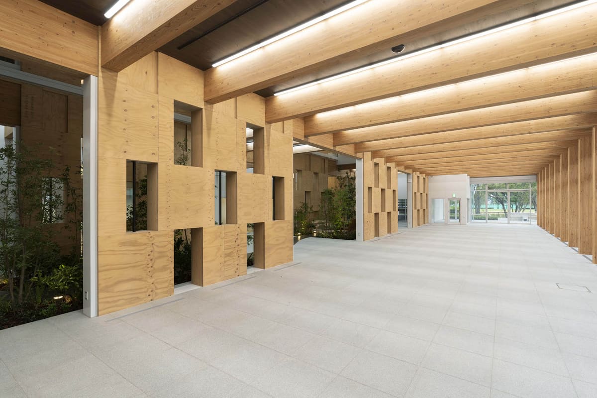 筑波研究所の内観。壁・柱・梁など、全体的に木を使った空間になっている(写真提供：住友林業)