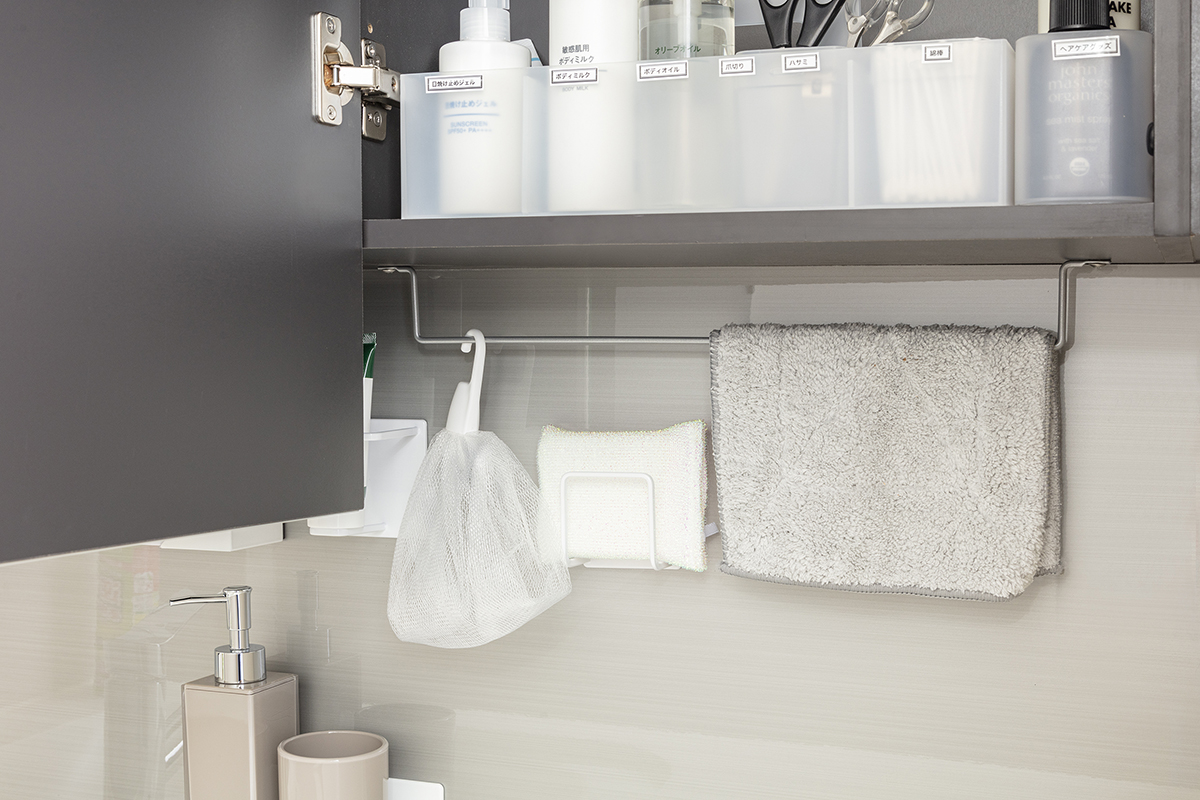 三面鏡下はマグネット収納可能