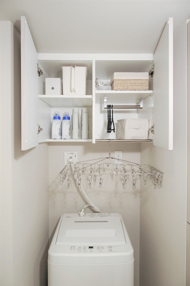 洗濯機上の吊戸棚