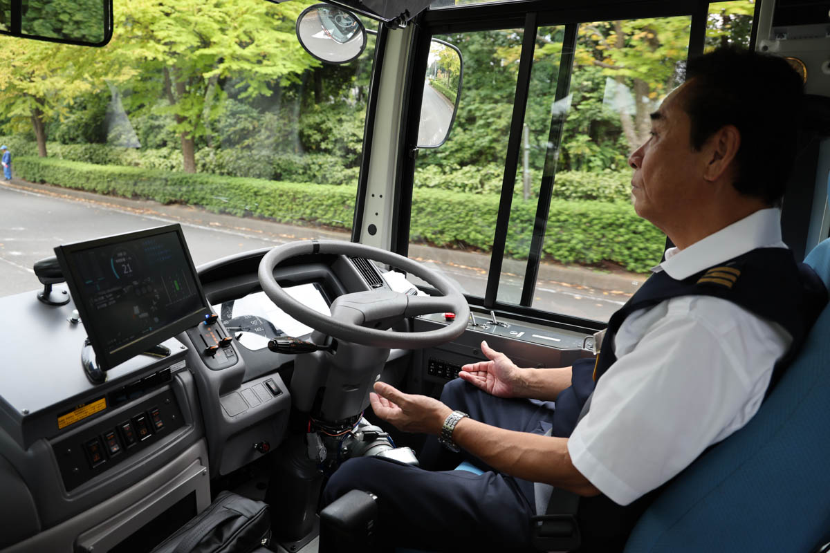 運転士は基本的にハンドルを握らない