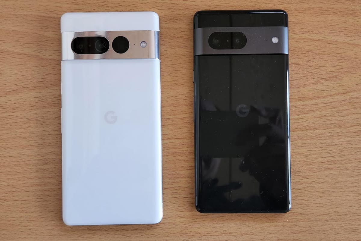 Pixel 7 Pro(左)は、筆者が初めて買った“大画面スマホ”でして、思い出深いです。もう下取りに出してしまいましたが……