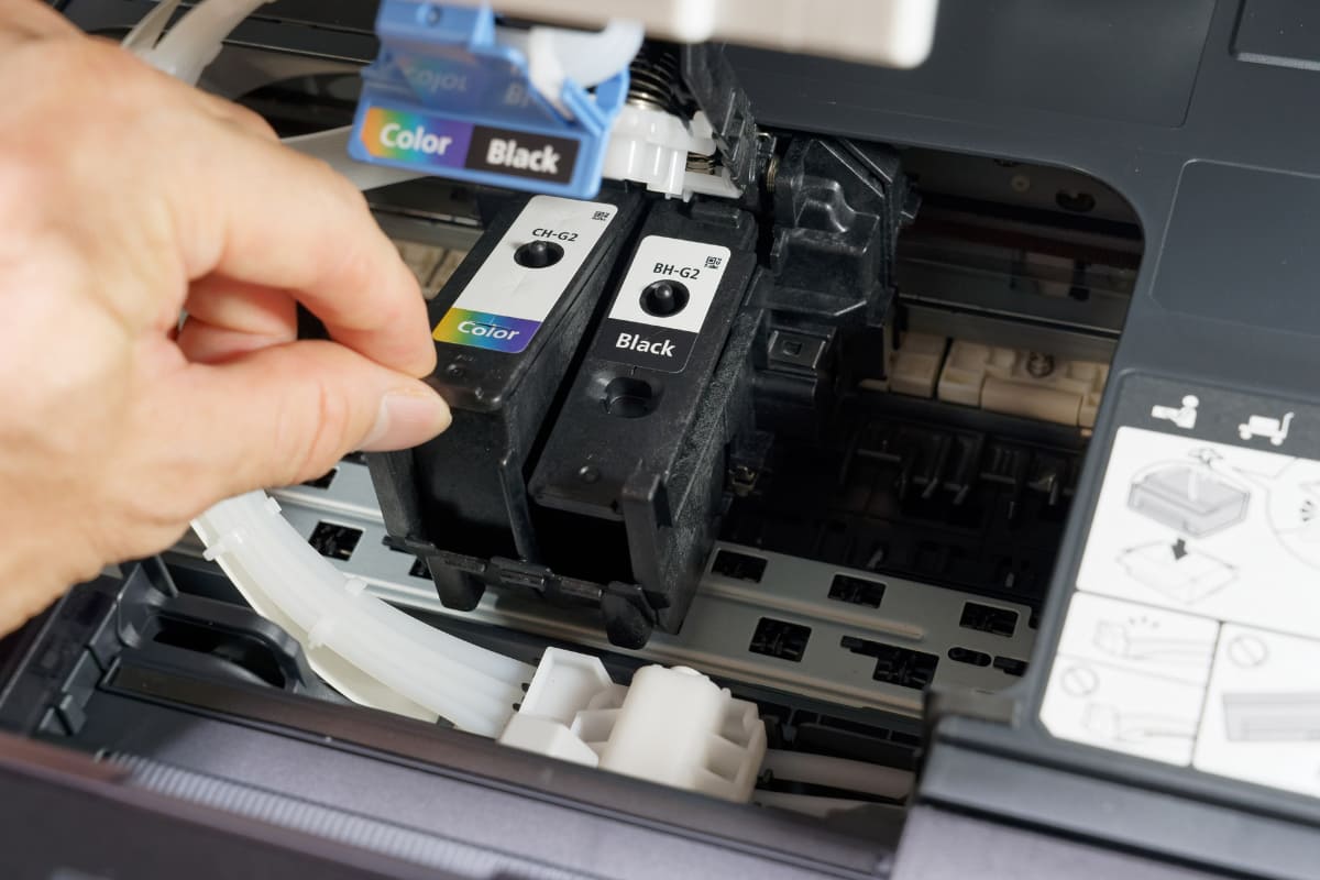 最初にプリンタヘッドを取り付ける