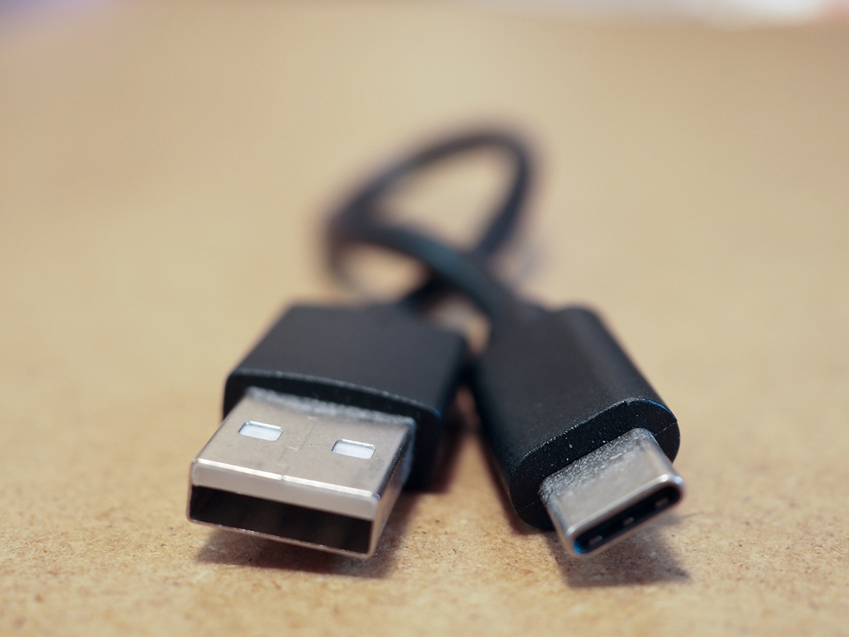 必ず一方がUSB Type-A端子になっているUSB Type-Cケーブルを使用する