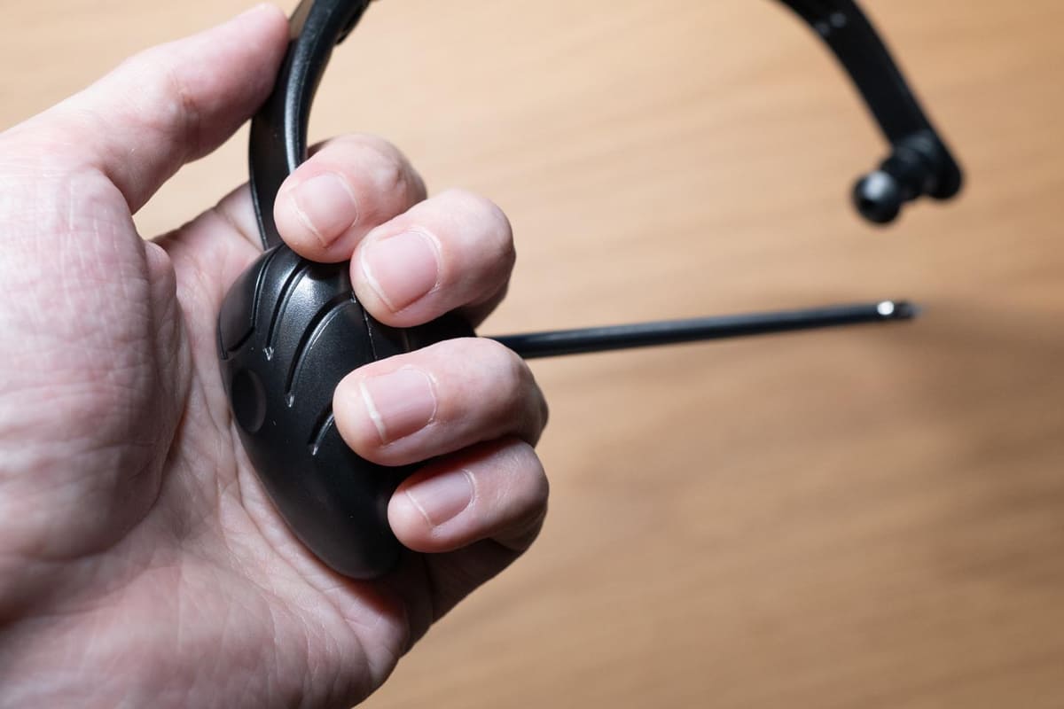 これを段ボールにグリグリと刺すのですが、力を掛ける部分の形状にひと工夫。「女性でも握りやすいグリップ」だそうです