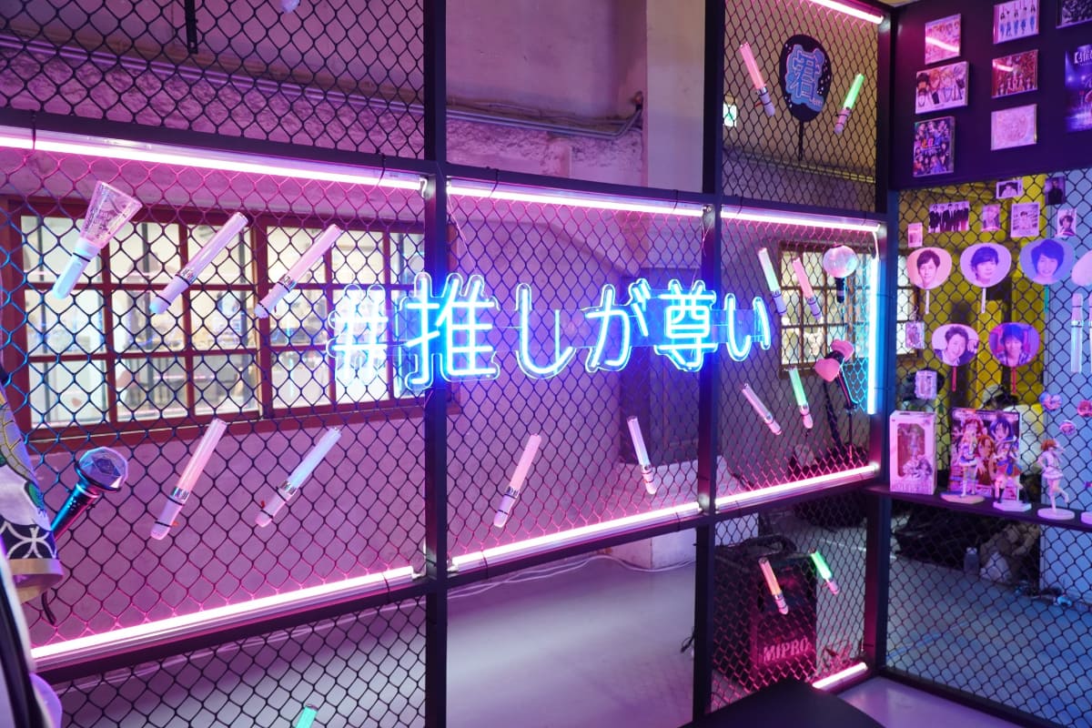 メルカリで取引されている懐かしい商品を多数展示