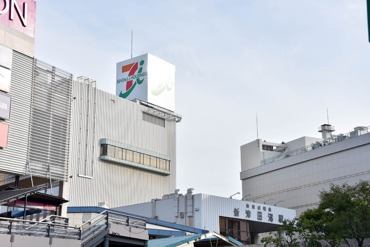 9月に閉店した新津田沼駅に隣接するイトーヨーカドー津田沼店。今後イオンと京成が、跡地を含む周辺地域を共同で開発する予定