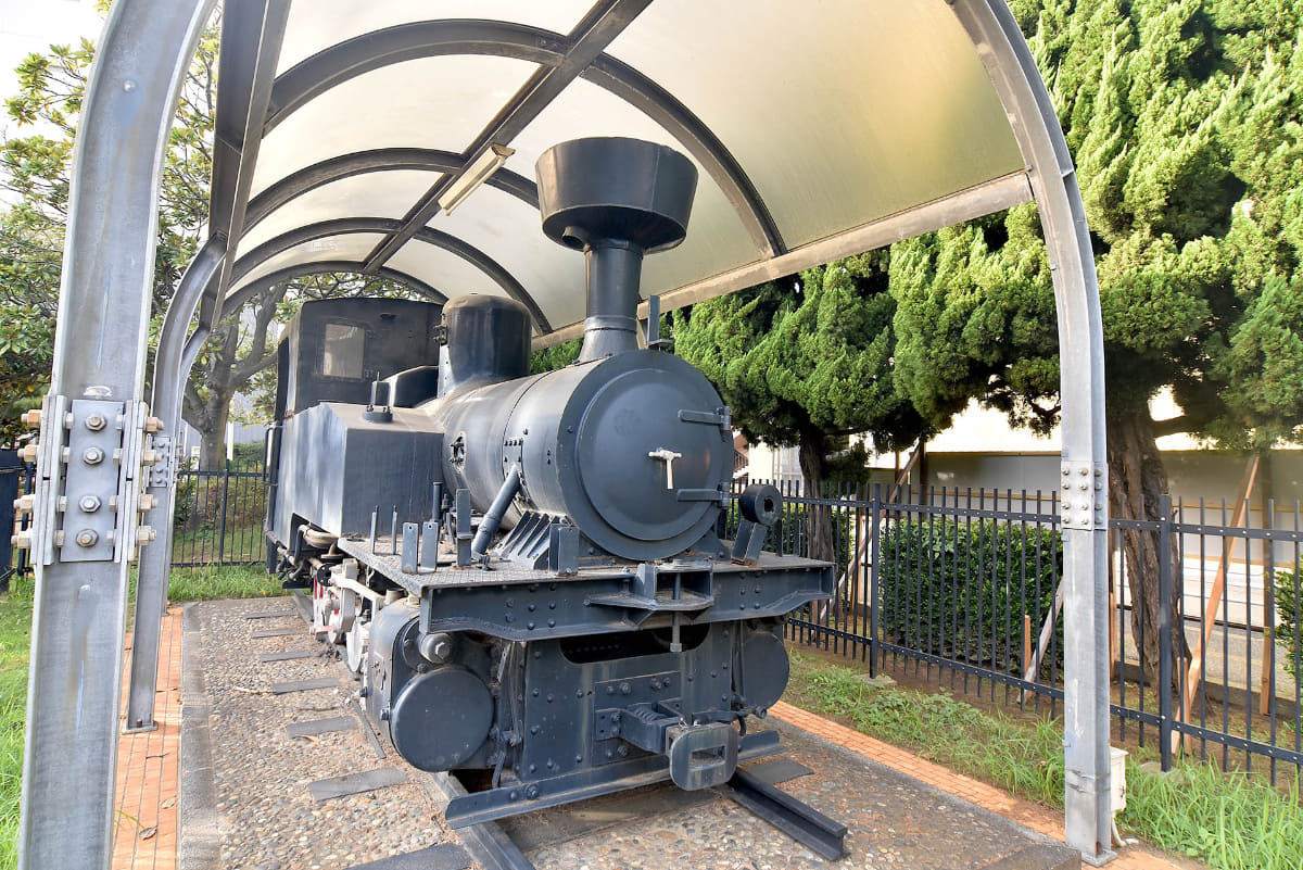 津田沼一丁目公園は元千葉工業大学のキャンパス地。鉄道連隊で活躍したSLが園内で保存・展示されている