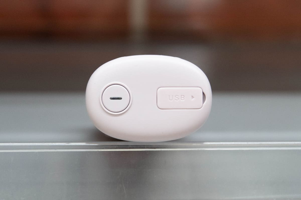 上面にはUSB Type-C端子と電源ボタンをレイアウト