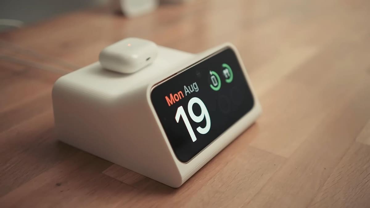 前掲の動画より抜粋。動画内ではこのスタンドを作っていた