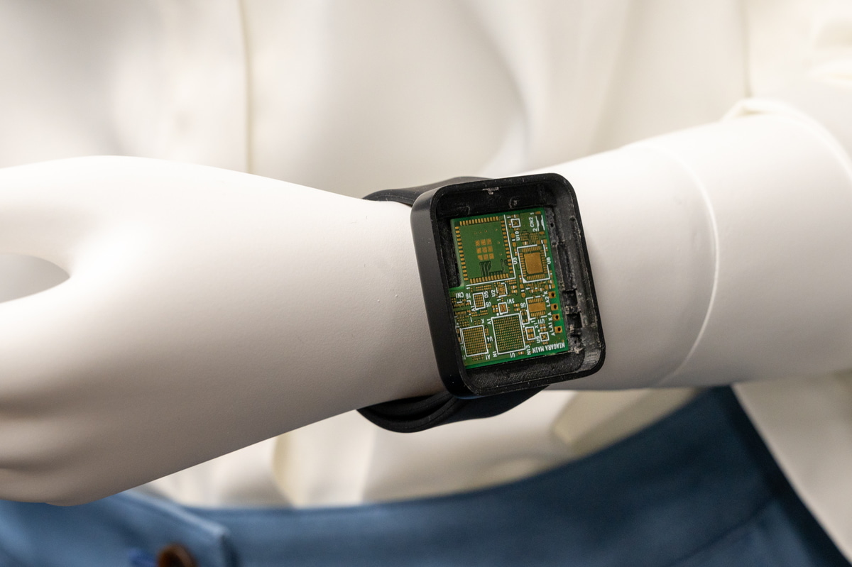 ウェアラブルでの利用イメージと内部
