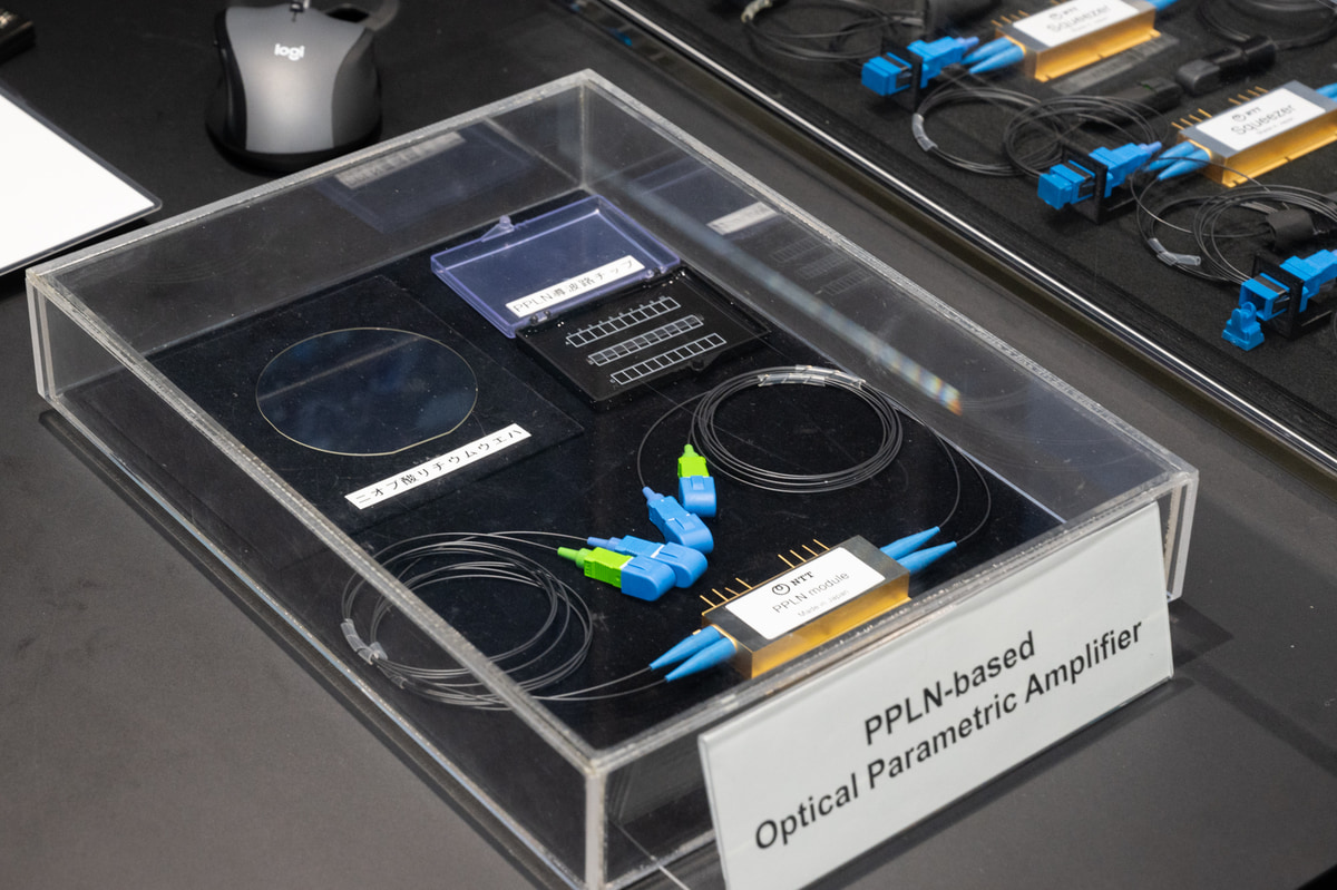 宇宙関連の研究開発も展示される