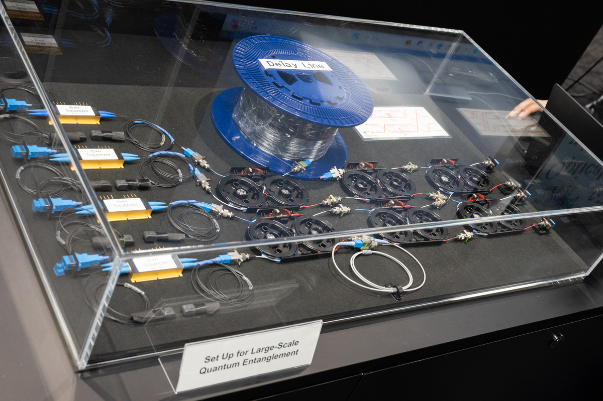 宇宙関連の研究開発も展示される