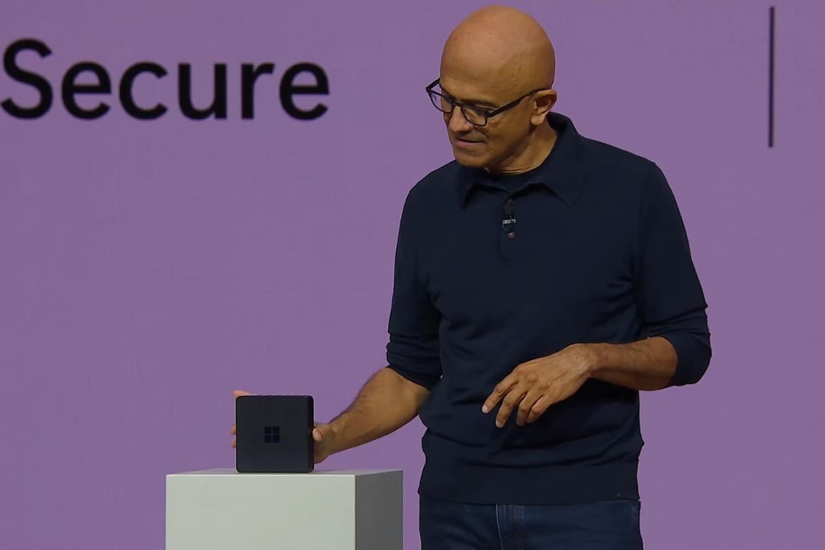 Windows 365 Linkを持つナデラCEO