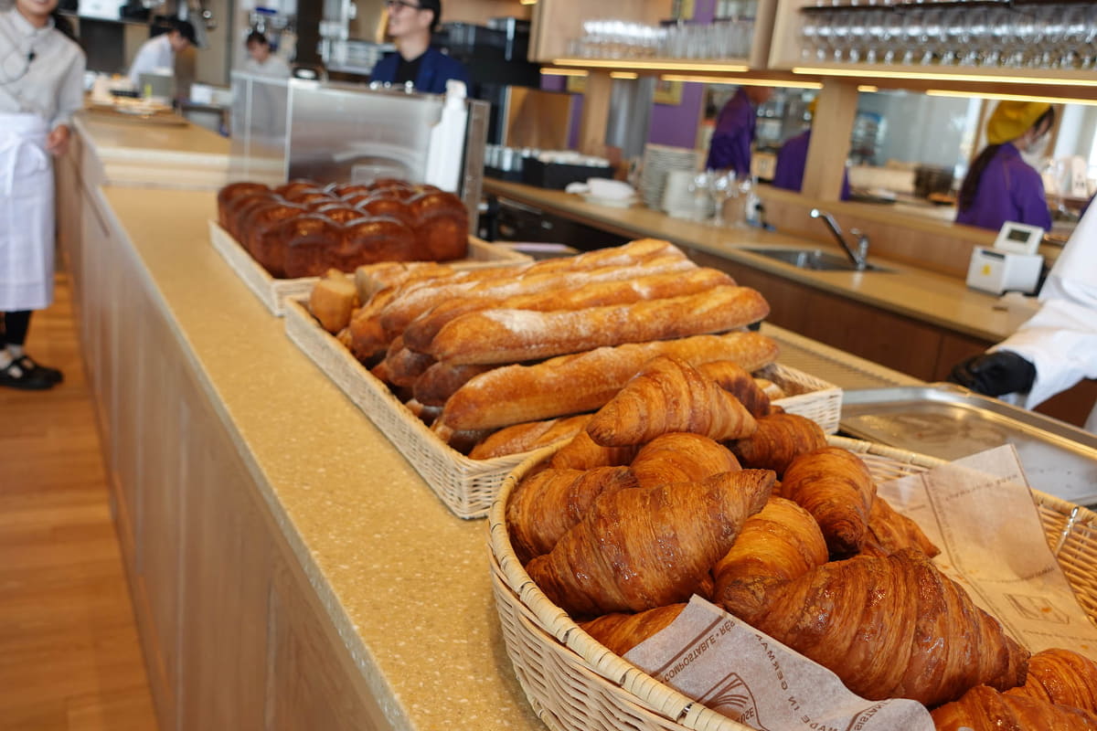 焼き立てのパン