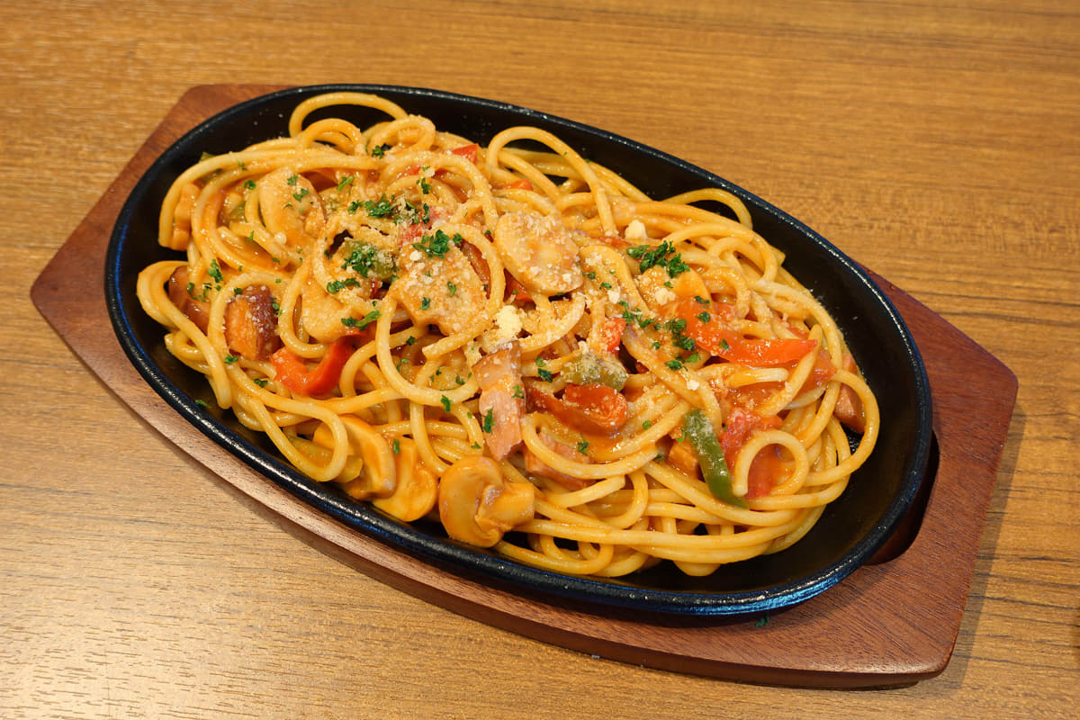 名物商品「鉄板ナポリタン」