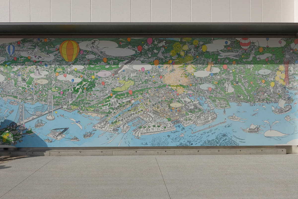 大屋根広場横のデザインウォール