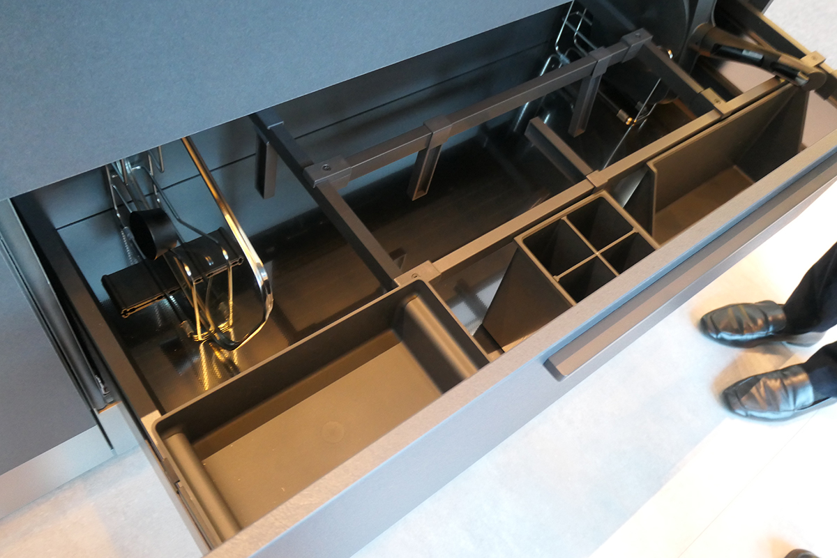 これまで標準装備だった収納パーツはオプションに変更。暮らしに応じてカスタマイズできる