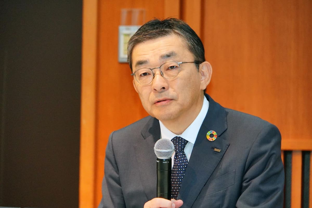 セカンドSIM競争に一矢報いたいと語る、KDDIの高橋社長