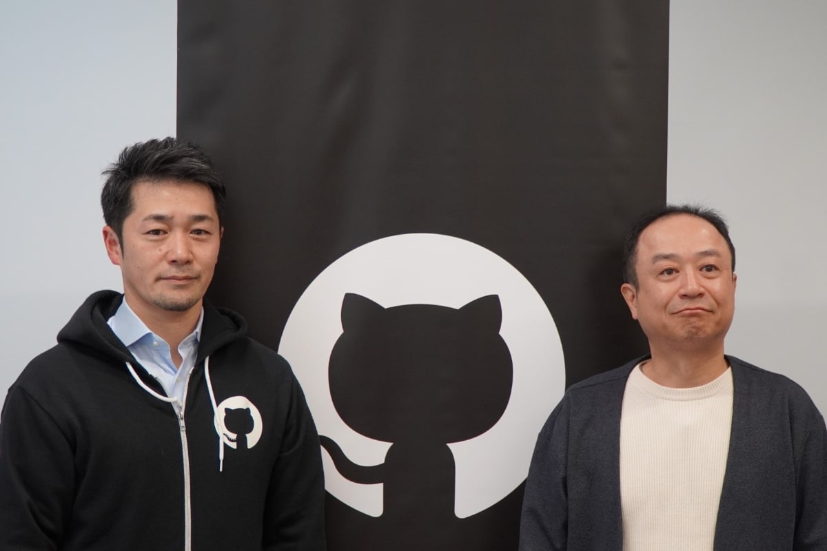 左：GitHub Japan リージョナル ディレクターの山銅章太氏、右：富士通 ソフトウェアオープンイノベーション事業本部 本部長の粟津正輝氏