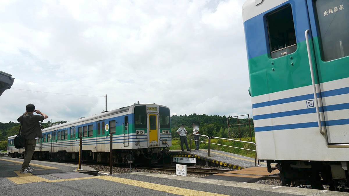 久留里駅での列車交換の様子