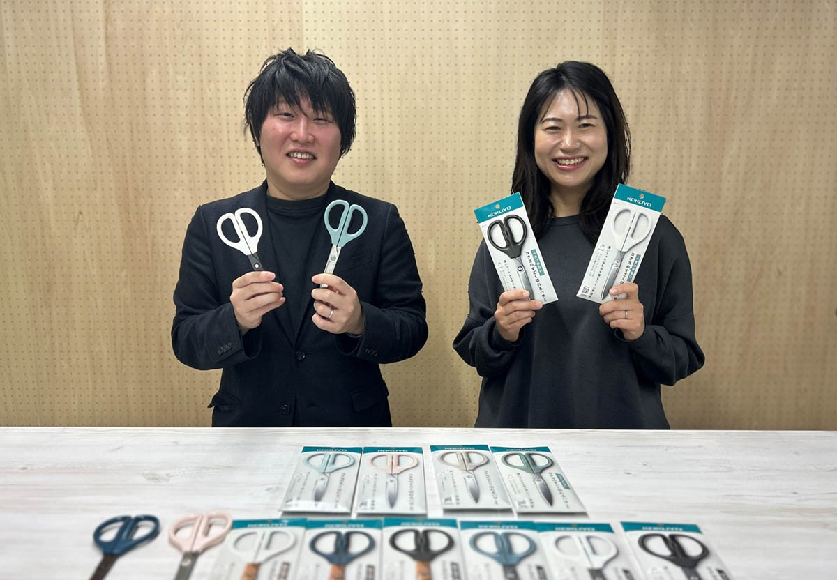 コクヨ株式会社 グローバルステーショナリー事業本部 開発本部 開発第3部 企画開発第2グループ 中津康宏氏(左)、企画開発第1グループ 竹口裕美(右)