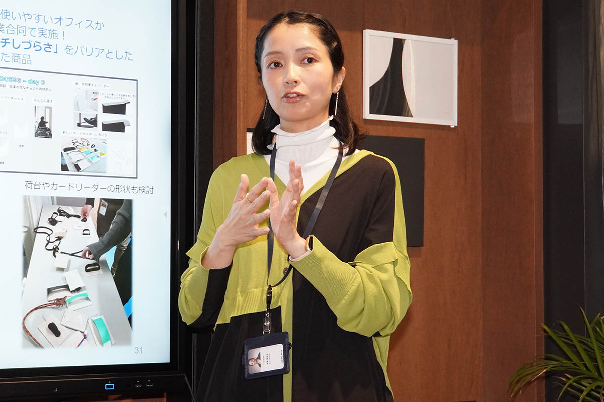 IDカードホルダーも含めカウネット事業について説明するカウネット MD本部 MD3部 本澤真悠子氏