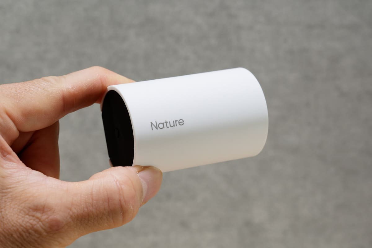 できることのわりにコンパクトなNature Remo Eの本体