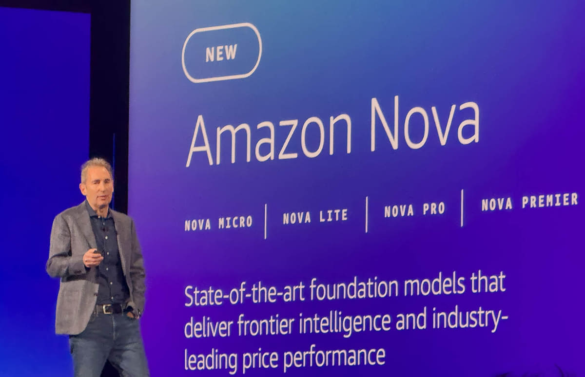 Amazon Novaを発表する、Amazonのアンディ・ジャシーCEO