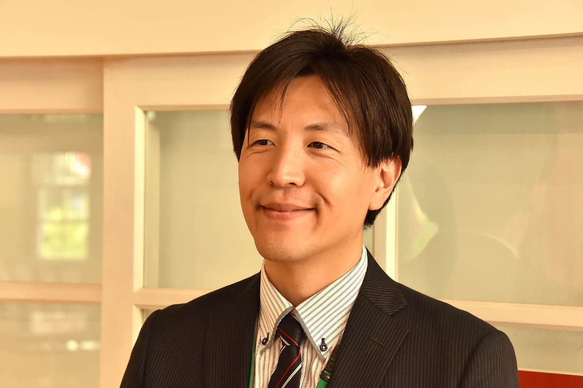 国立駅再築の経緯について話す藤堂天平さん