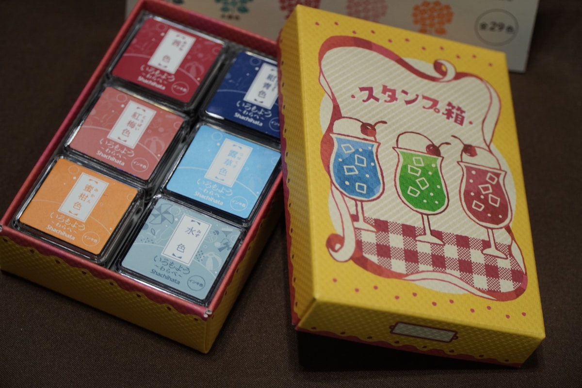 油性原料系インキパッド「いろもよう」シリーズの女子博限定セット「いろもよう わらべ 紙箱セット」(2,640円)