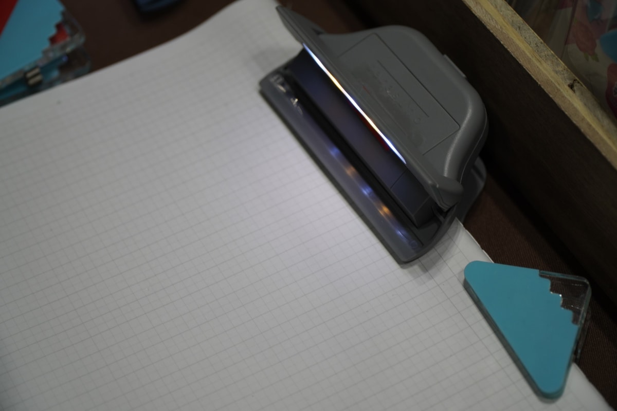 terasuno(テラスノ)は単四電池2本で30時間使用可能