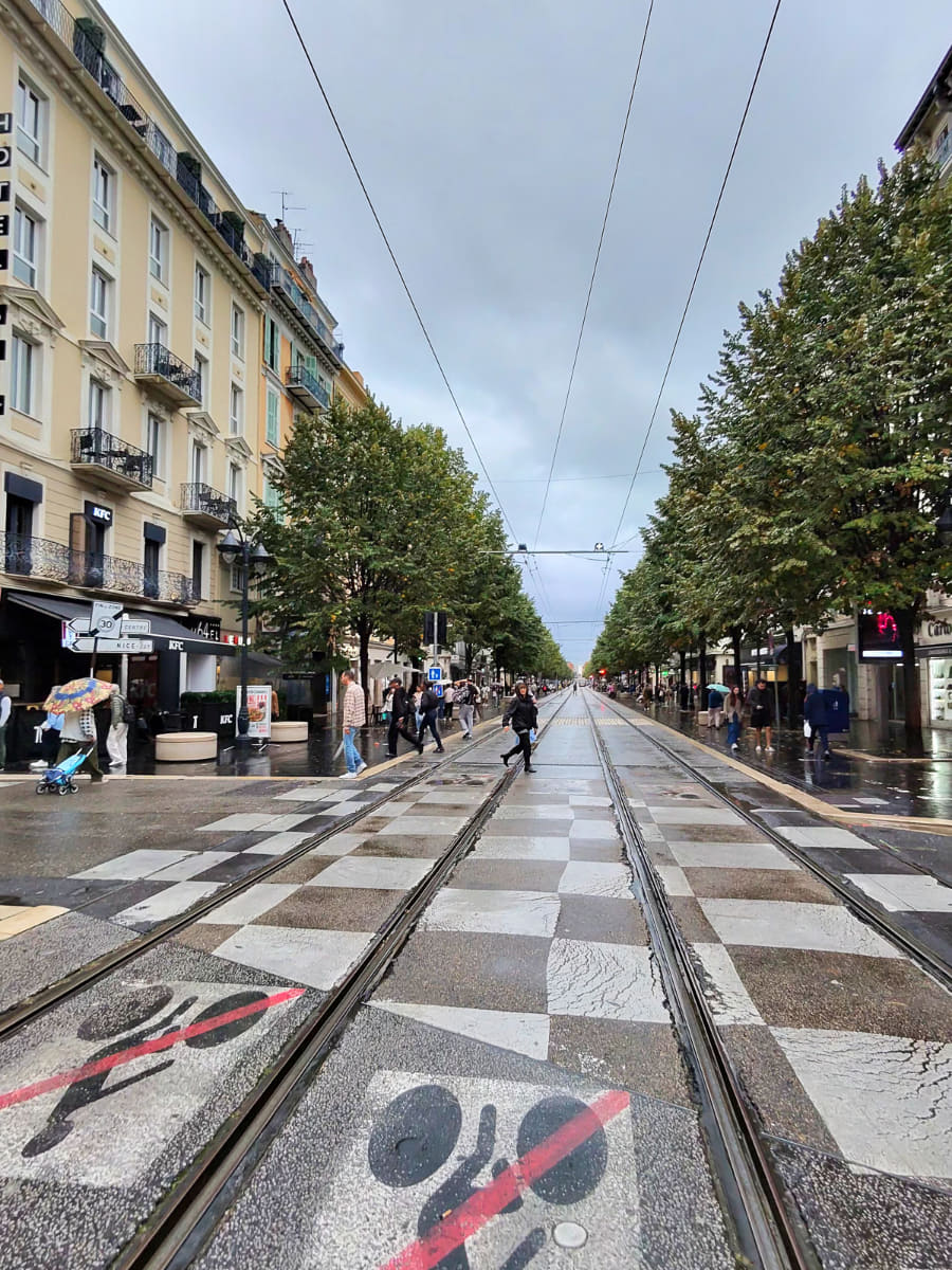 街を歩きながらさっさと撮影できます